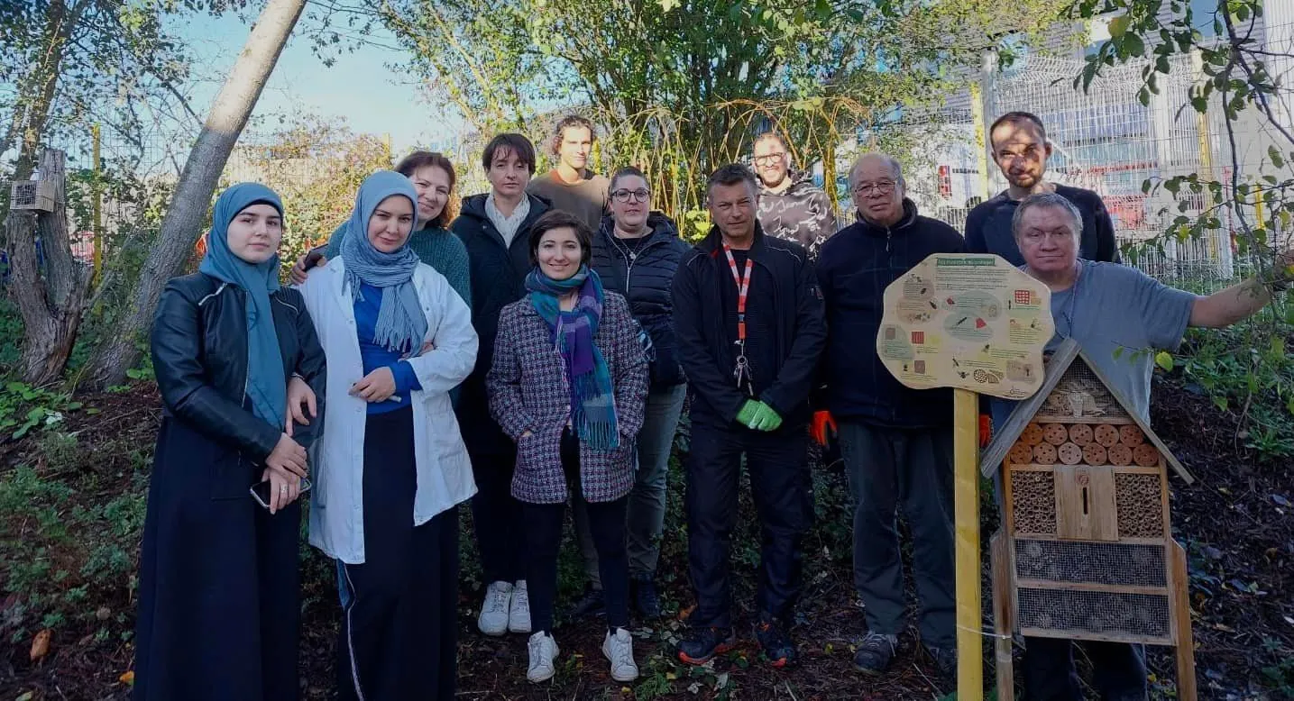 Le groupe qui a contribué à la création de la haie bocagère